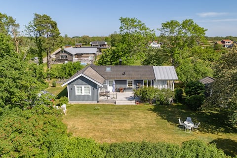 House in Djupvik, 200 meters to the sea!