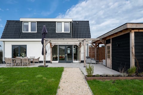 8 persons Waterfront Holiday Villa