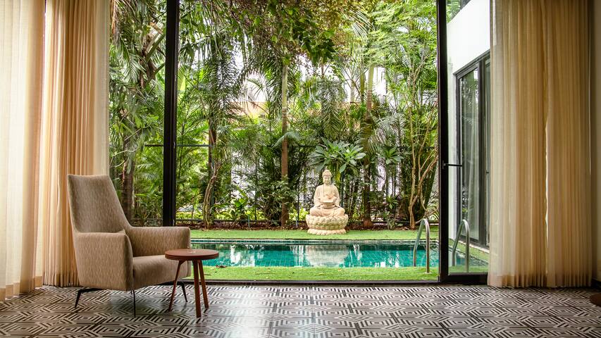 Modern minimalist pvt pool villa by Summer Song
