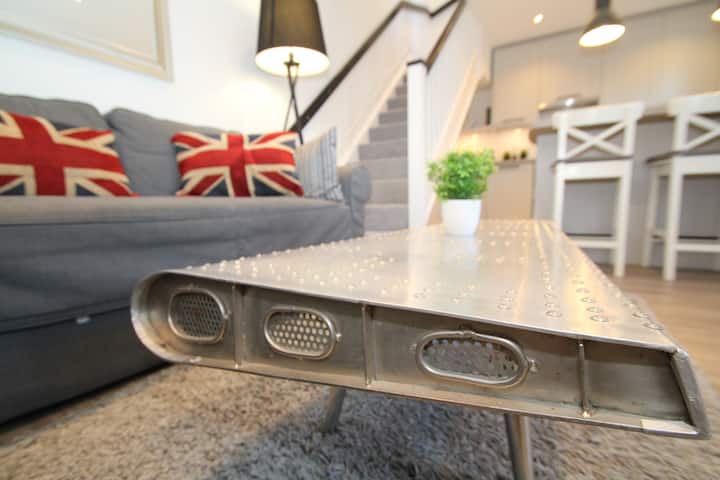 Lovely House, Beautiful Kitchen With Free Parking! - Hampshire