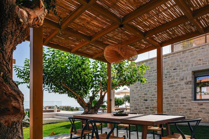 Sea view, Heated pool, Fire pit, 500m to the beach gallery image 4