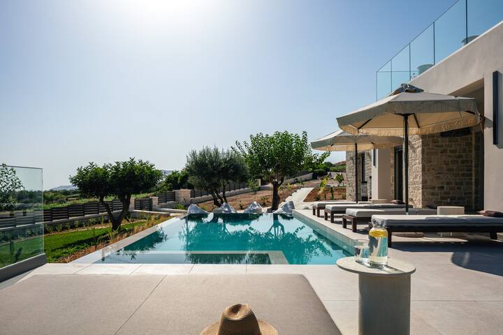 Sea view, Heated pool, Fire pit, 500m to the beach gallery image 2