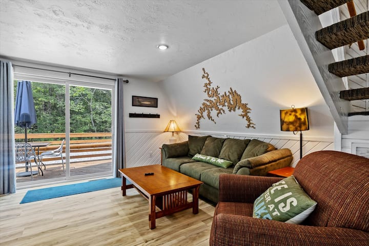 Pristine 3 Bedroom A Frame Near Boat Launch! - Shell Knob, MO