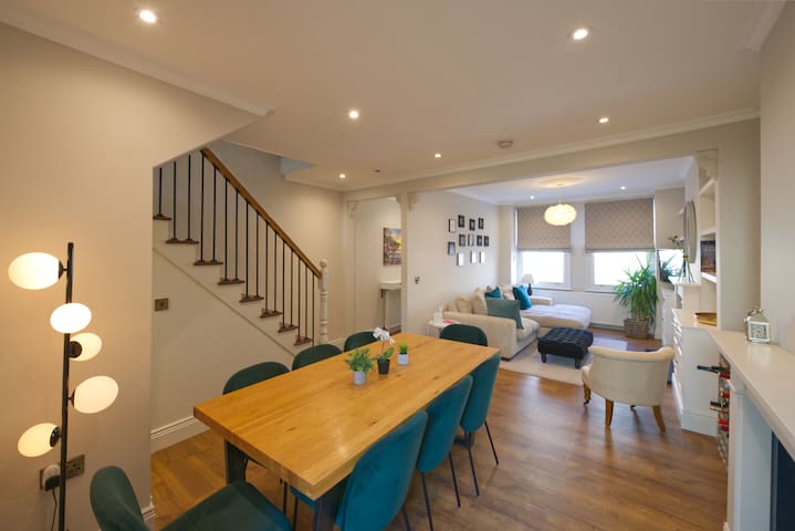 Refurbished Victorian Gem • 10 Mins to Kensington