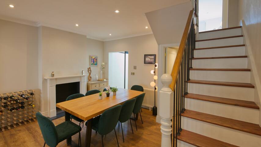 Refurbished Victorian Gem • 10 Mins to Kensington gallery image 5