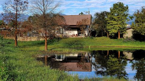 Pick up the quiet land.Private views surrounded by hillside trees.Private and secluded peaceful vill