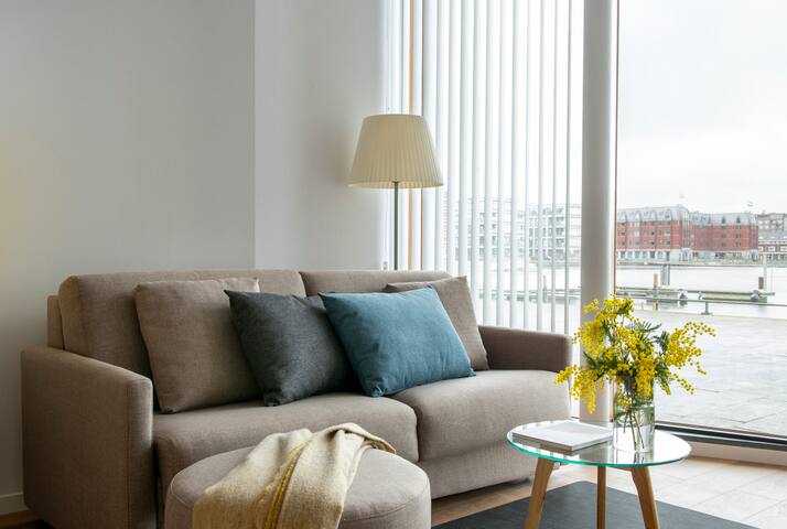 Stylish Riverfront Apartment with Stunning Views gallery image 2