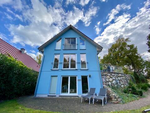small apartment / blue house with sauna & garden