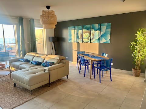 Top performing Airbnb: Blue Port 4* -/ 2 Loggia View - 2 Parking in Marseillan