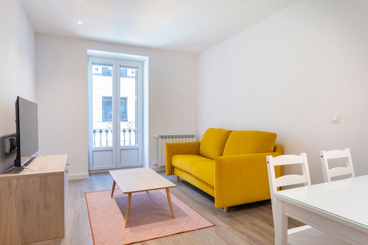 amazing zurriola surfing beach