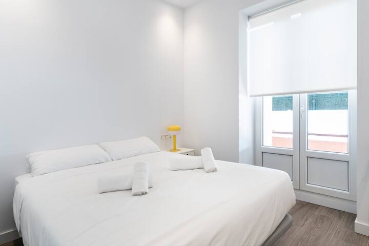 amazing zurriola surfing beach gallery image 5