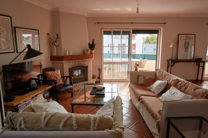 Sunny Top-Floor Apartment