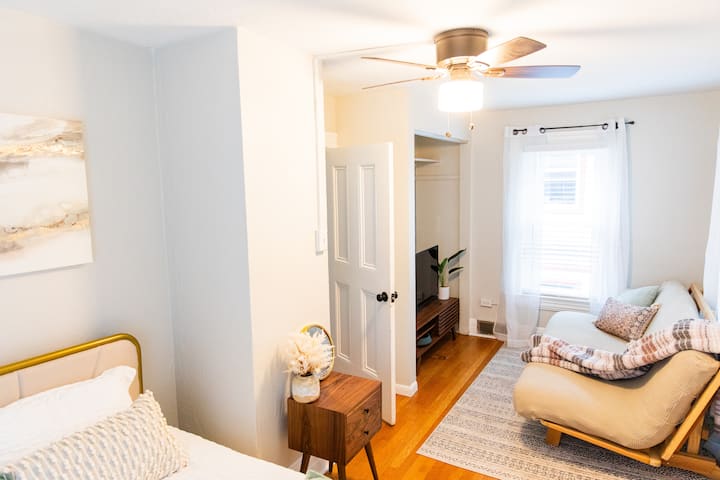 Perfect space to unwind and create your own oasis!  Or a comfortable futon for an extra spot to lounge and extra  nook to crash. 