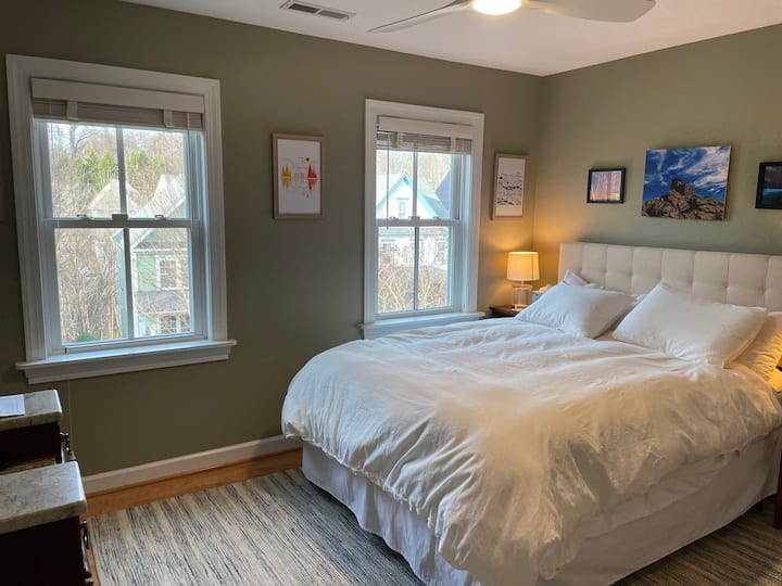 Spálňa s manželskou posteľou