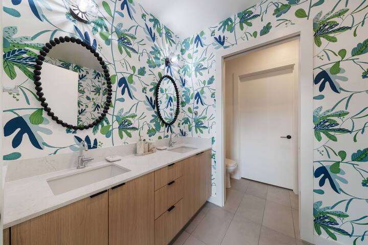 Pie Town Penthouse I NYE Fireworks from Balcony gallery image 5