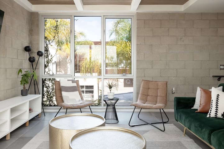 Modern 3 bed home in heart of Little Italy w A/C