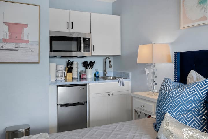 * New Glamorous Beachside Studio! - Daytona Beach