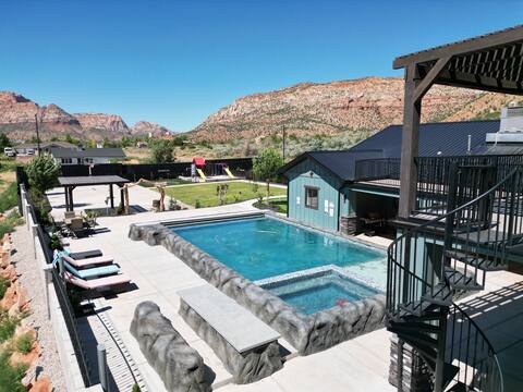 Zion Vista 7BR Poolside Manor: Sauna, Golf, Gym