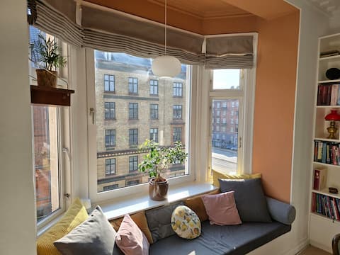 Successful Airbnb property: Charming and bright apartment in Region Hovedstaden
