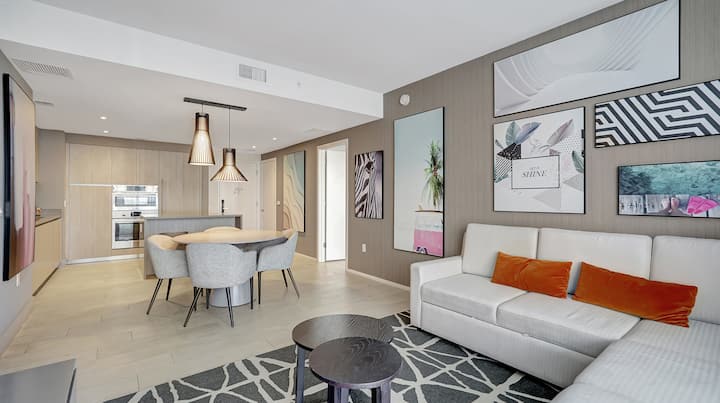 ✨Oplev Hyde Beach House Miami. Nyd luksuslivet med havudsigt, pools i resortstil, et fitnesscenter og direkte adgang til stranden for den ultimative ferie i det sydlige Florida.