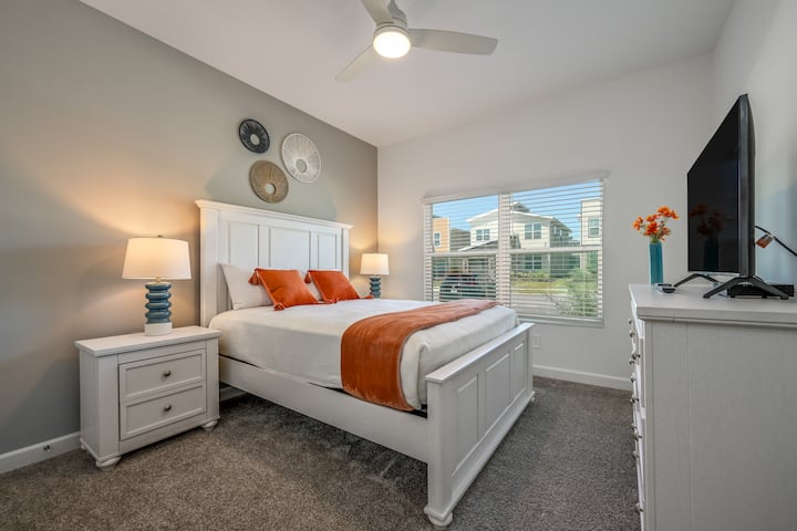 Queen downstairs suite has adjacent full bathroom
