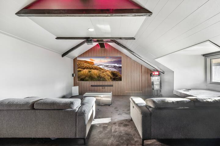 Serene Paradise w/ Views & Outdoor Pool in Beverly gallery image 3