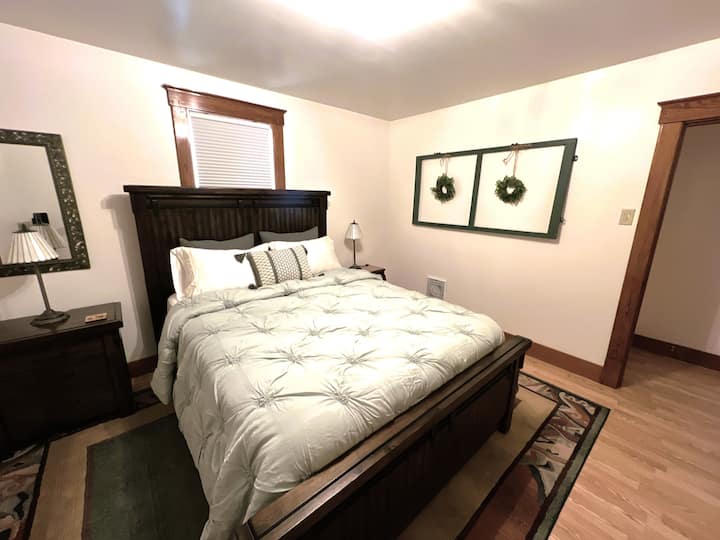 Спалня 3. Двойно легло на втория етаж с пълен килер.