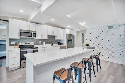 Popular Airbnb listing: Tampa Hideaway, Near Downtown in Jackson Heights
