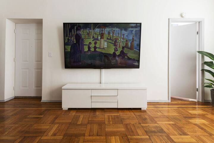 2000 sq ft Massive 4bd Union Square Apartment! gallery image 3