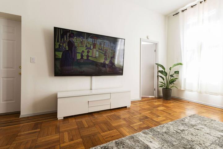 2000 sq ft Massive 4bd Union Square Apartment! gallery image 5