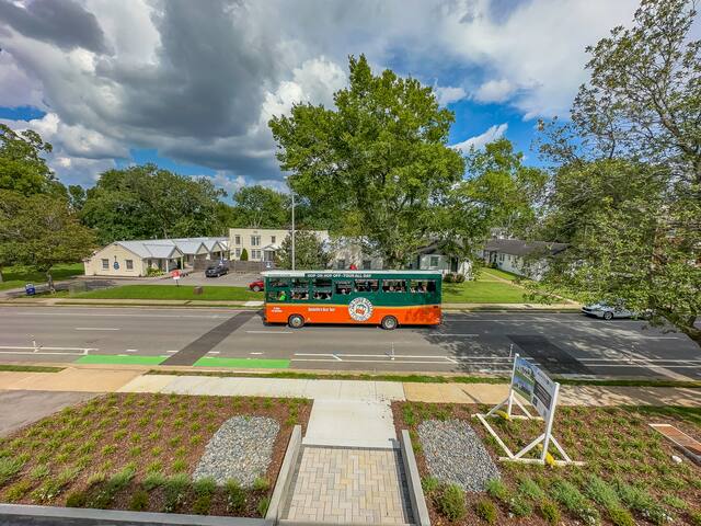 Music Row Luxury Townhome Unit B gallery image 3