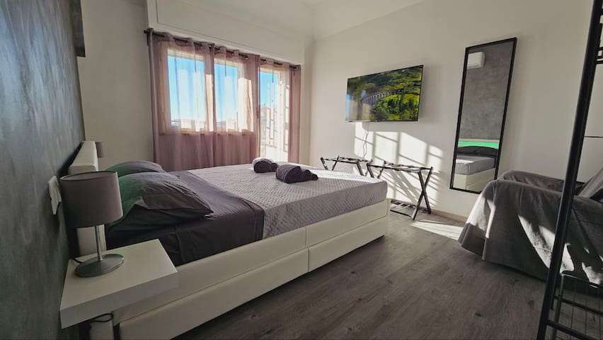 Penthouse Di Re -5 min. metro “Arco di Travertino”