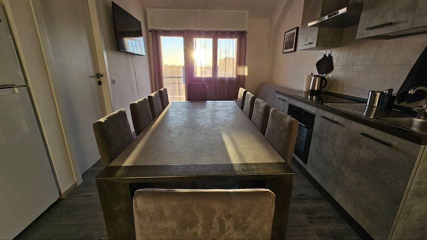 Penthouse Di Re -5 min. metro “Arco di Travertino” gallery image 3