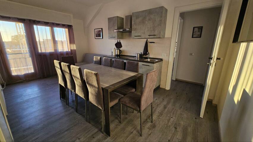 Penthouse Di Re -5 min. metro “Arco di Travertino” gallery image 2