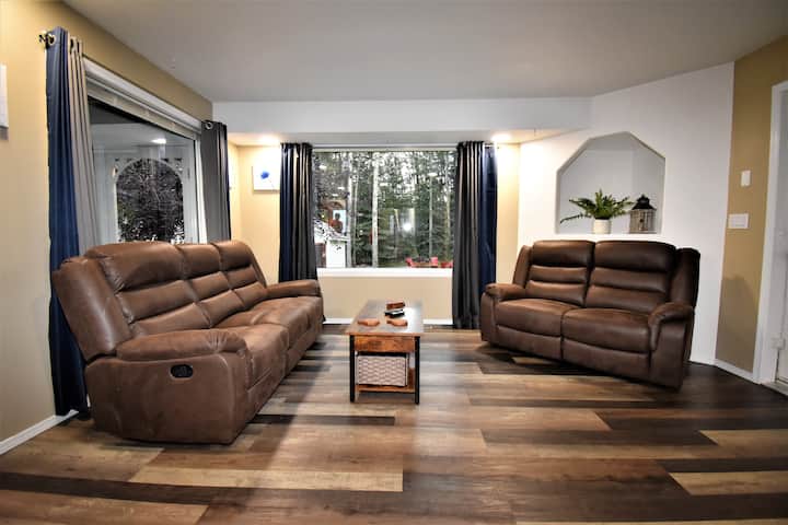 Spacious & Quiet Family Retreat - Hinton