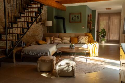 Popular Airbnb listing: Cosy hideaway in Istrian stone house in Općina Barban