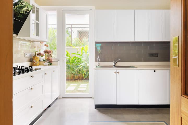 Full kitchen image 1