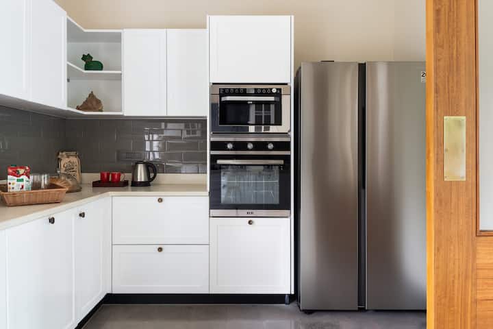 Full kitchen image 2