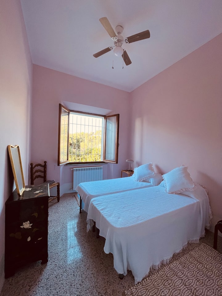 غرفة نوم الضيف 1