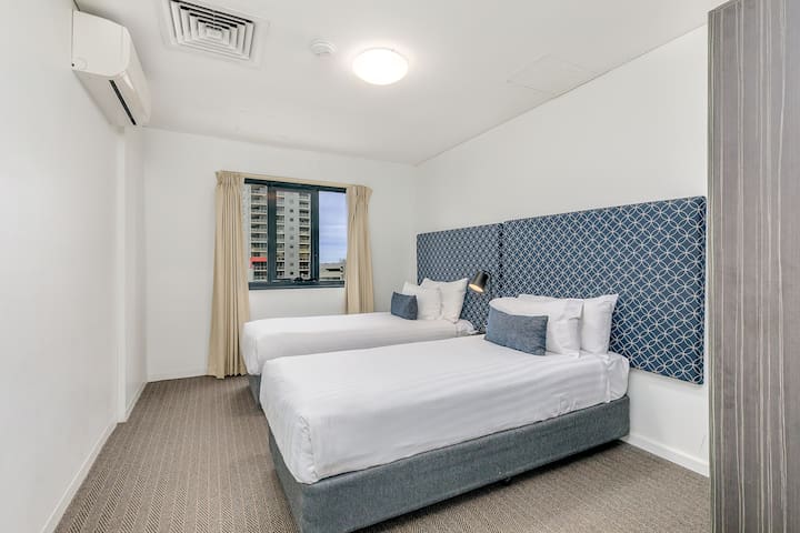 Massive 3 Bedroom Apartment gallery image 4