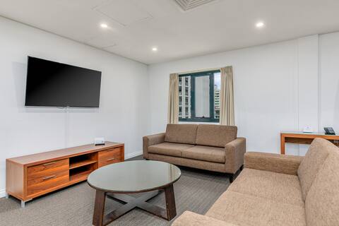 Top performing Airbnb: Massive 3 Bedroom Apartment in East Perth