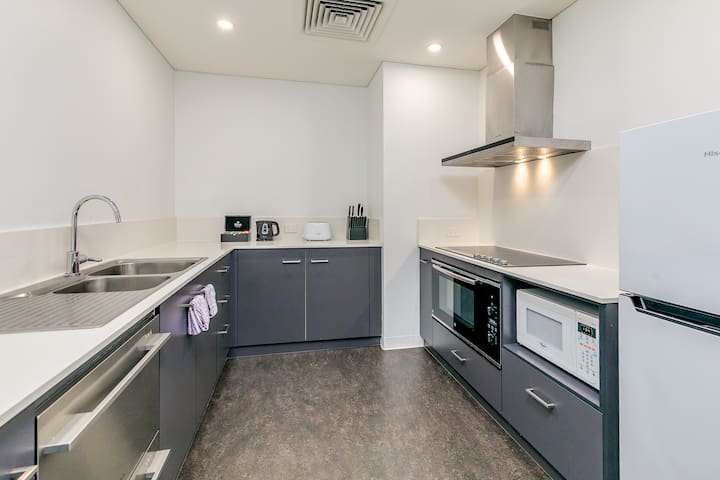 Massive 3 Bedroom Apartment gallery image 3