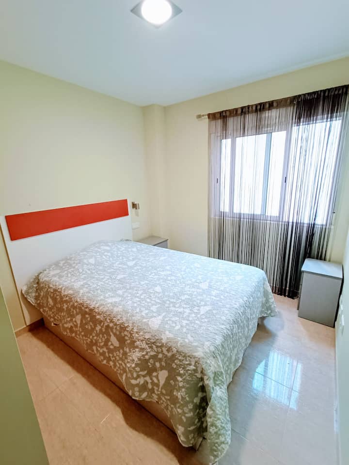 Druga spavaća soba s bračnim krevetom (1,4 x 2 m)