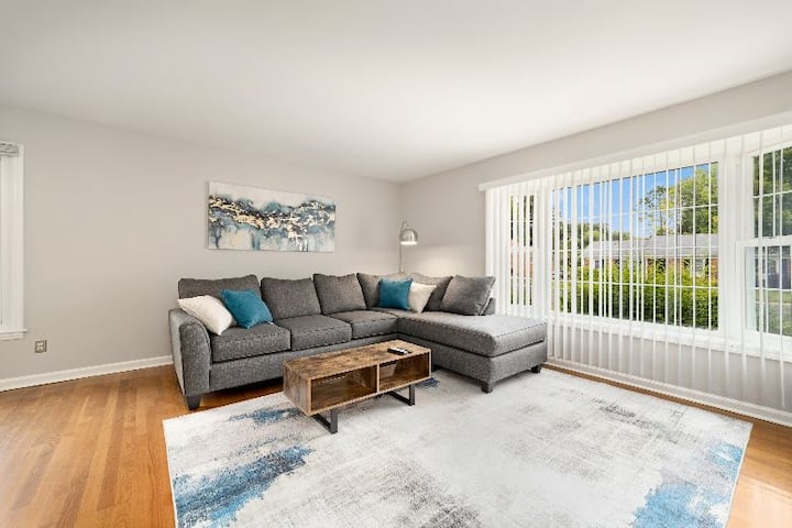 Pet Friendly Stylish 3 Br Near Uptown Clt | Garage - Charlotte, NC