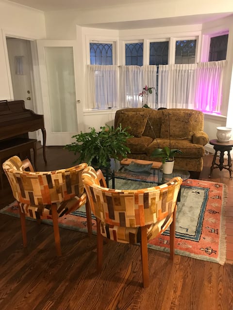 Top performing Airbnb: Toronto - Home in Forest Hill - non-party home. in Eglinton—Lawrence