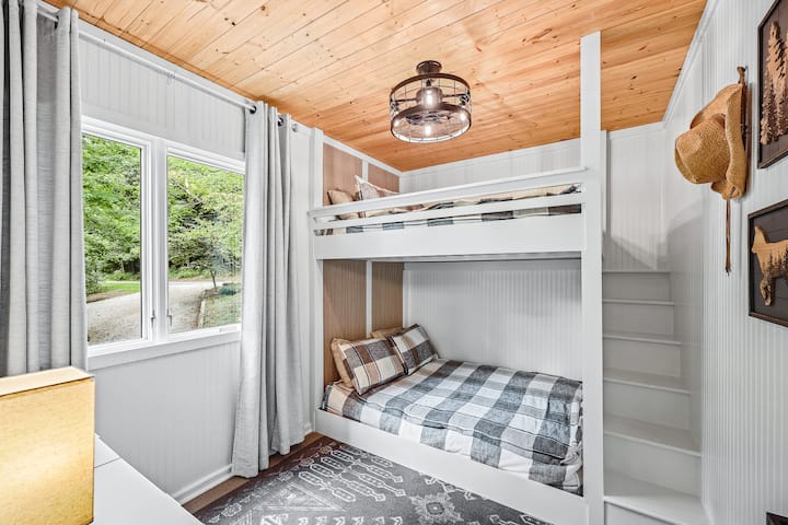 West Bunk room of West Cabin's second floor features two built in bunk beds, both full size - this room sleeps 4!