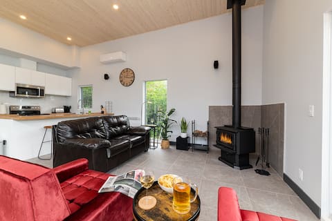 Successful Airbnb property: Modern and quiet chalet in Petite Rivière Saint François