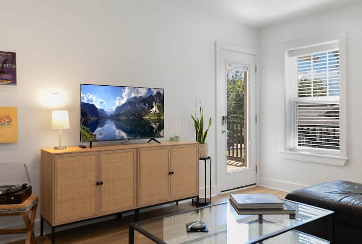 Downtown Dickson Street Retreat - Life On Locust! - 페이엣빌
