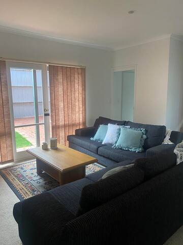 Kensington Townhouse 3BR gallery image 2