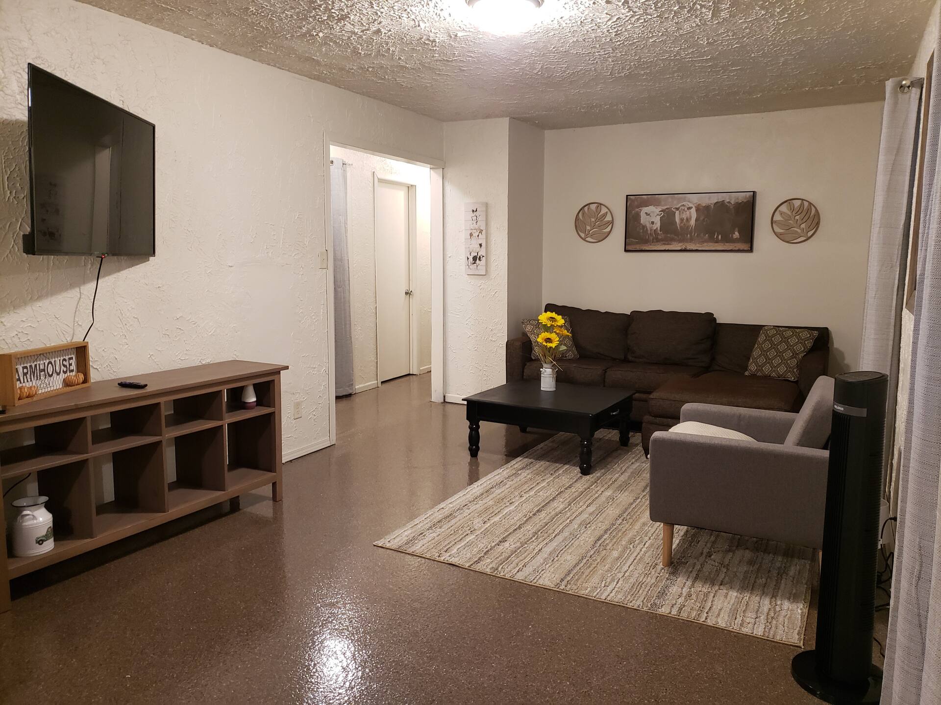 Fully furnished 2br upstairs